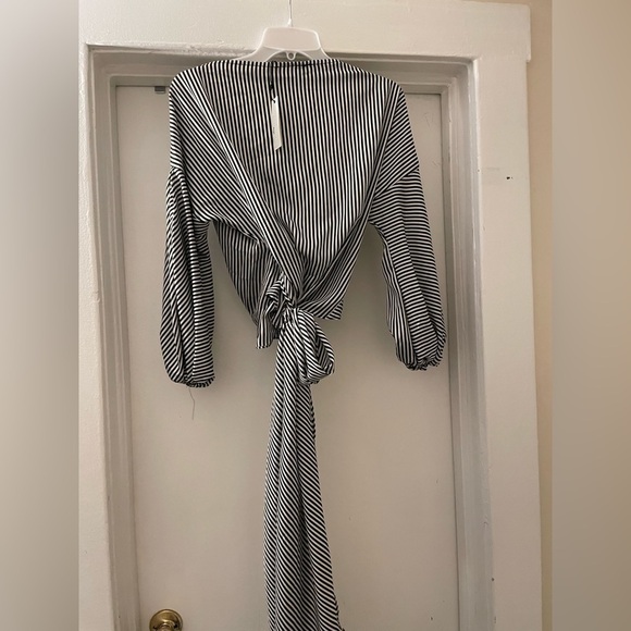 Olivaceous black and white striped blouse size medium NWT - Picture 6 of 7